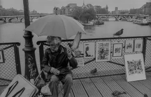 France, Paris, 24.03.1990, Painter with umbrella and dove on the Pont des Arts