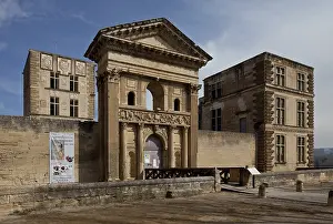 Frankr La Tour-d'Aigues castle ruins 60189 architect Ercole Nigra 1555-75 fire late 18th century central