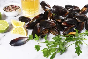 Category Wildlife DE Prints: Fresh mussels scattered on the table
