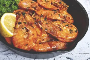Fried white-footed shrimp, tiger shrimp baths