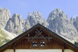 Gable of an alpine building, Kalkkoegel mountain chain at back