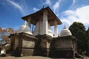 Gadaladenyia Vihara is an ancient Buddhist temple situated in Pilimathalawa