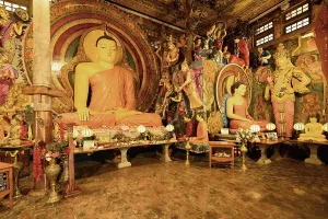 Gangaramaya Buddhist Temple, Interior