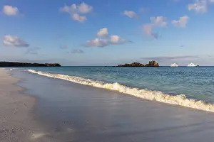 Category Historic EN Prints: Gardner Bay beach, Isla Espanola