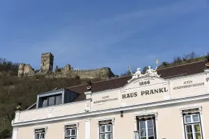 Gasthaus Prankl, behind the ruins of the Hinterhaus castle