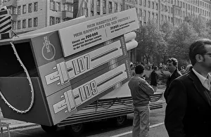 GDR, Berlin, 01.05.1988, 1 May demonstration in Karl-Marx-Allee