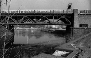 GDR, Berlin, 02. 02. 1990, railway bridge to Lehrter Stadtbahnhof
