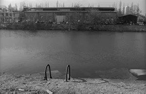 GDR, Berlin, 02. 02. 1990, view to a commercial building