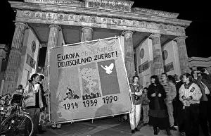 GDR, Berlin, 02. 10. 1990, celebration of reunification on the evening of 2 October at the Brandenburg Gate