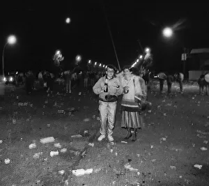 GDR, Berlin, 02. 10. 1990, celebration of reunification on the evening of 2 October at the Brandenburg Gate