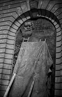 GDR, Berlin, 02. 11. 1988, Relief with scenes of the workers movement (Karl Marx)