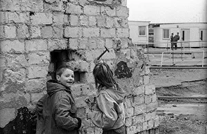 GDR, Berlin, 03. 03. 1990, children knocking on the Wall in Bernauer Strasse