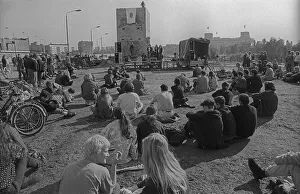 GDR, Berlin, 03. 10. 1990, Foundation of the Autonomous Republic of Utopia at the watchtower at the Spreebogen