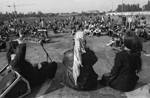 GDR, Berlin, 03. 10. 1990, Foundation of the Autonomous Republic of Utopia at the watchtower at the Spreebogen