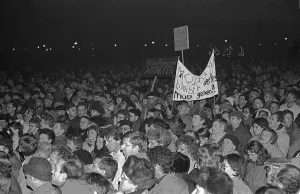 GDR, Berlin, 03. 12. 1989, SchalkNarren