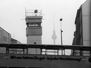 GDR, Berlin, 04. 02. 1990, Wall on Bernauer Strasse