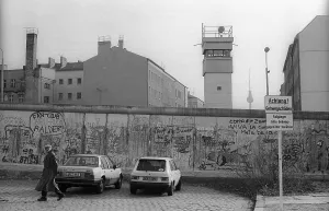 GDR, Berlin, 04. 02. 1990, Wall on Bernauer Strasse