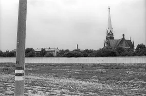 GDR, Berlin, 07. 06. 1990, border fortifications