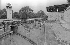 GDR, Berlin, 07. 06. 1990, border guards at the Liesenbruecke