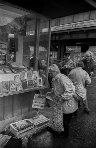 GDR, Berlin, 07.03.1990, newspaper kiosk at the S