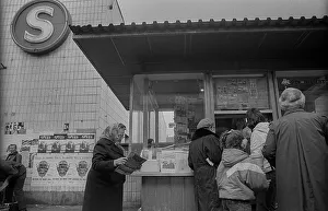 GDR, Berlin, 07.03.1990, newspaper kiosk at the S