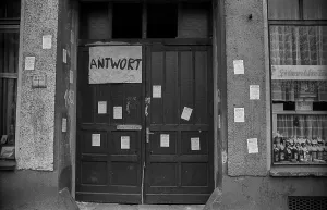 GDR, Berlin, 08.03.1990, occupied house in Brunnenstrasse