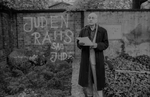 GDR, Berlin, 12 May 1990, demonstration/ rally against the desecration of Brecht's grave