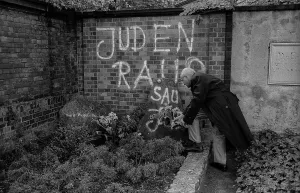 GDR, Berlin, 12 May 1990, demonstration/ rally against the desecration of Brecht's grave