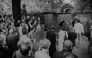 GDR, Berlin, 12 May 1990, demonstration/ rally against desecration of Brecht's grave