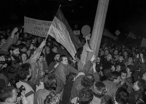 GDR, Berlin, 12.01.1990, demo in front of the Peoples Chamber (mainly against the Ministry for State Security)