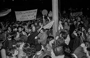 GDR, Berlin, 12.01.1990, demo in front of the Peoples Chamber (mainly against the Ministry for State Security)