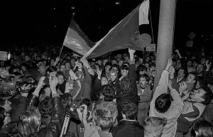 GDR, Berlin, 12.01.1990, demo in front of the Peoples Chamber (mainly against the Ministry for State Security)