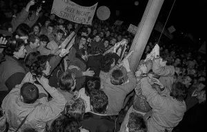 GDR, Berlin, 12.01.1990, demo in front of the Peoples Chamber (mainly against the Ministry for State Security)