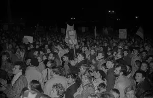 GDR, Berlin, 12.01.1990, demonstration in front of the Peoples Chamber (mainly against the Ministry for State Security)