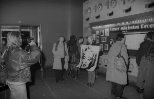 GDR, Berlin, 13.02.1990, Schoenhauser Allee