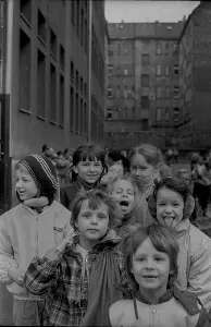 GDR, Berlin, 13.3.1988, schoolyard in Rigaer Strasse