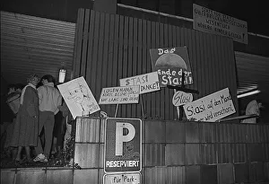 GDR, Berlin, 15. 01. 1990, occupation of the Stasi headquarters in Normannenstrasse