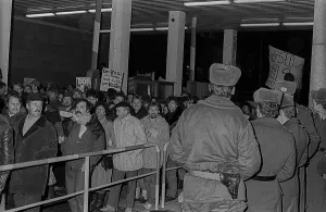 GDR, Berlin, 15.01.1990, occupation of the Stasi headquarters in Normannenstrasse
