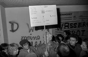 GDR, Berlin, 15.01.1990, occupation of the Stasi headquarters in Normannenstrasse