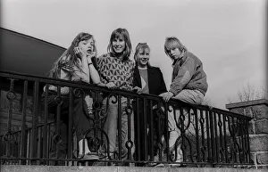 GDR, Berlin, 16. 4. 1988, children (girls) in the park on Weinbergsweg (Heinepark)