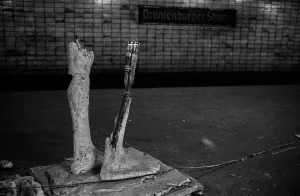 GDR, Berlin, 17 June 1990, Oranienburger Strasse S-Bahn station