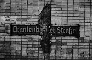GDR, Berlin, 17 June 1990, Oranienburger Strasse S-Bahn station