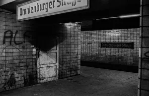 GDR, Berlin, 17 June 1990, Oranienburger Strasse S-Bahn station