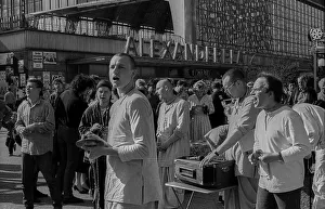GDR, Berlin, 17.03.1990, Krishna devotee at Alexanderplatz