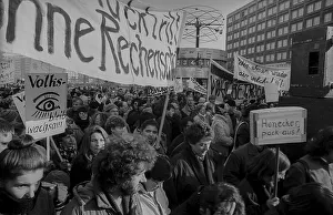 GDR, Berlin, 19.11.1989, Demo on 19 November 89: Honecker unpack!