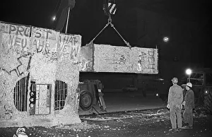 GDR, Berlin, 21 February 1990, demolition of the Wall at the Reichstag