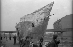 GDR, Berlin, 22, 02. 1990, ship (Noah's Ark ?) at Potsdamer Platz