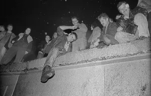 GDR, Berlin, 22. 12. 1989, opening of the Brandenburg Gate (the Wall is opened at the Brandenburg Gate)