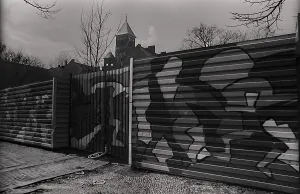 GDR, Berlin, 22. 3. 1988, Schoenhauser Allee artistically designed building fence