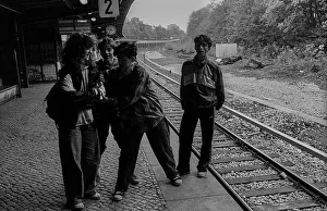 GDR, Berlin, 22.04.1990, young people on the platform of the Humboldthain S-Bahn station